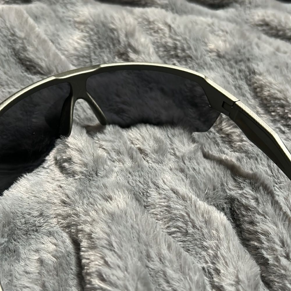 Foster Grant Polarized Sunglasses - Picture 6 of 8